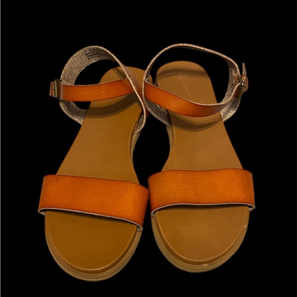 Universal thread, size 11 sandals